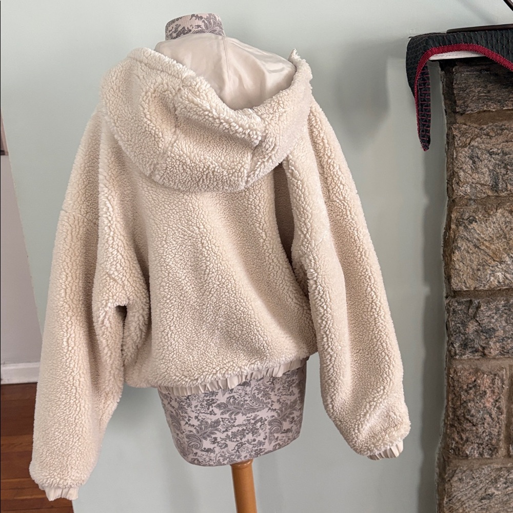 Alo Reversible Sherpa Windbreaker - Picture 13 of 13